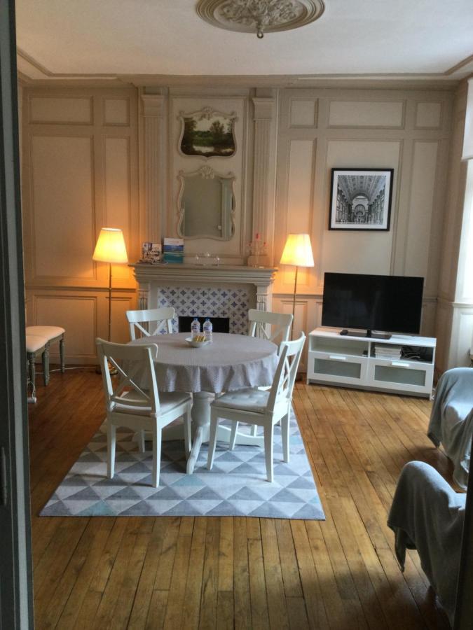 Eglantine Appartement Centre Historique De Dinan Esterno foto
