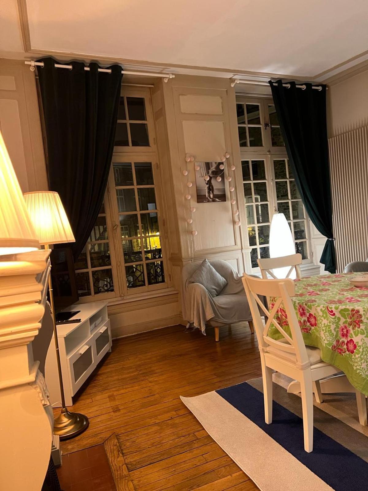 Eglantine Appartement Centre Historique De Dinan Esterno foto